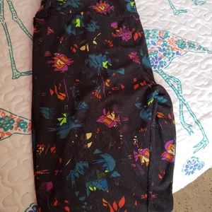 LuLaRoe Black and Geometric color TC Leggings